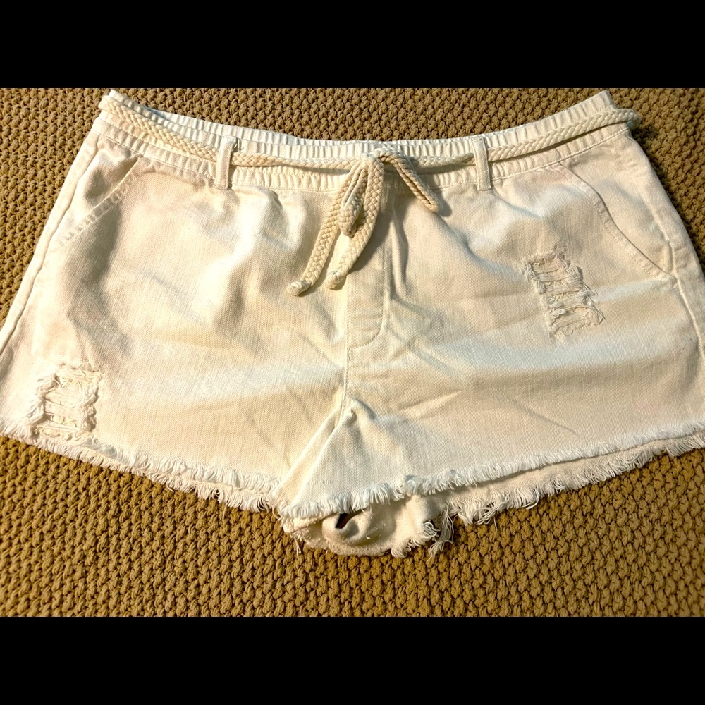 Destructed white jean shorts with lace detail